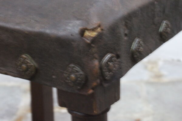 Ensemble de 3 chaises Renaissance en chêne et cuir gaufré, 19ème siècle, Belgique