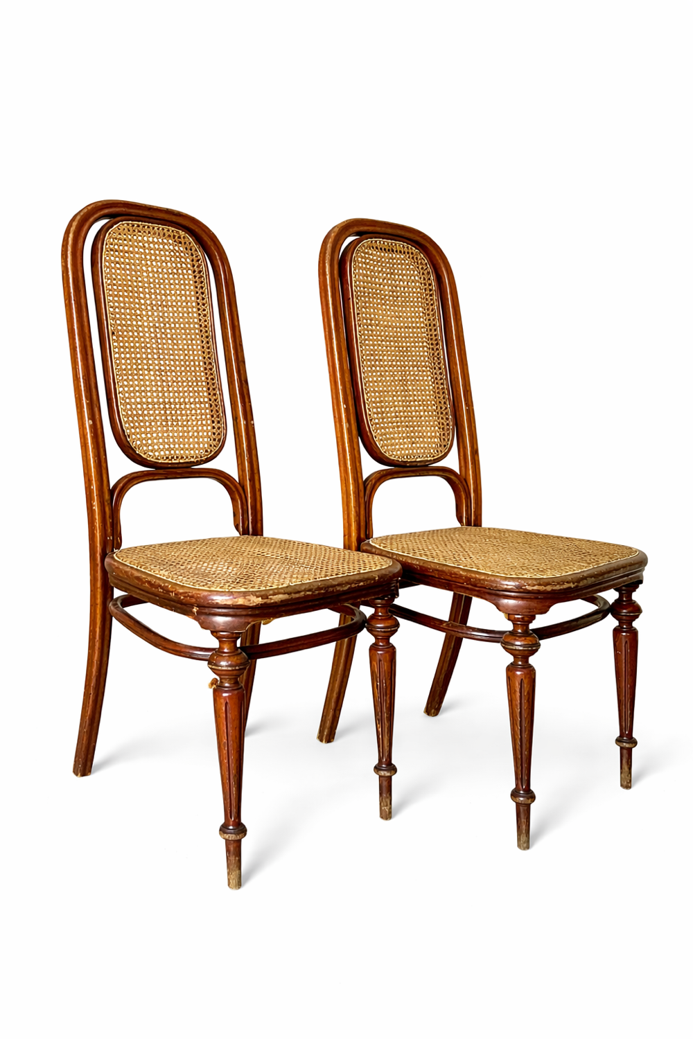2 antique Thonet chairs in bent wood and caning – Model no. 32