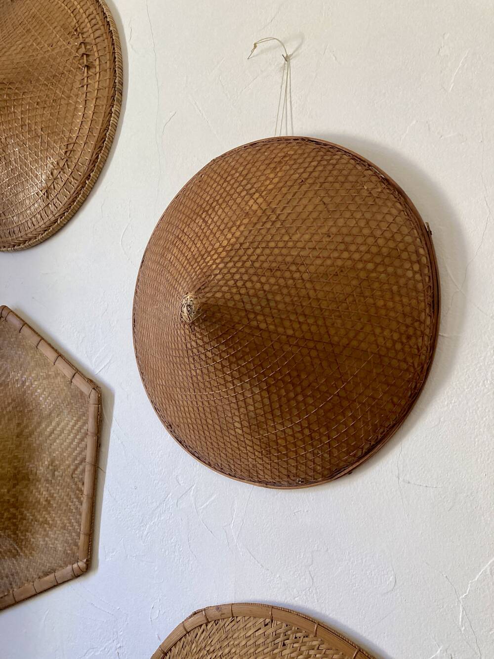 Collection de 7 chapeaux traditionnels vietnamiens