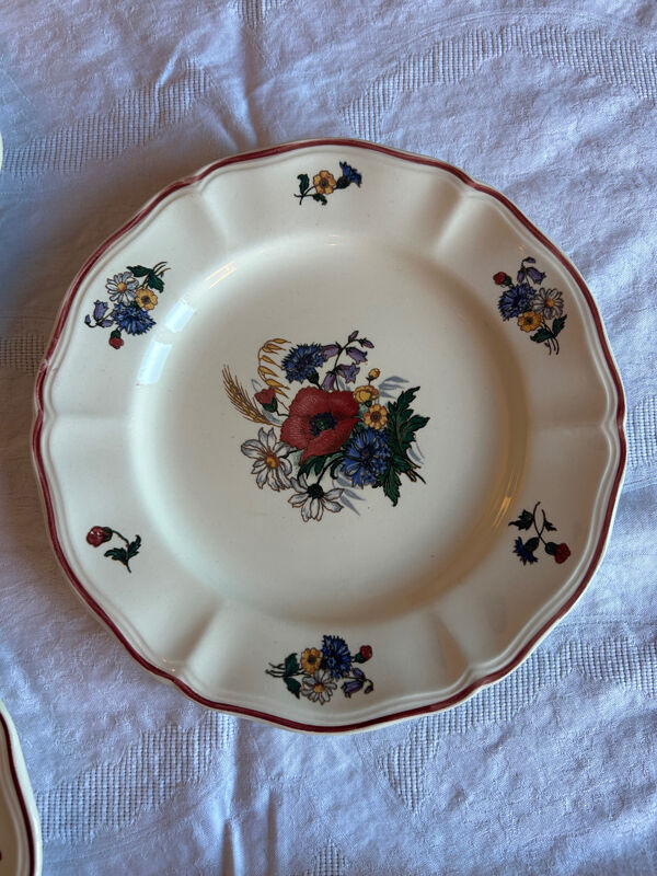 Lot de 11 assiettes anciennes en faïence de Sarreguemines, décor Agreste