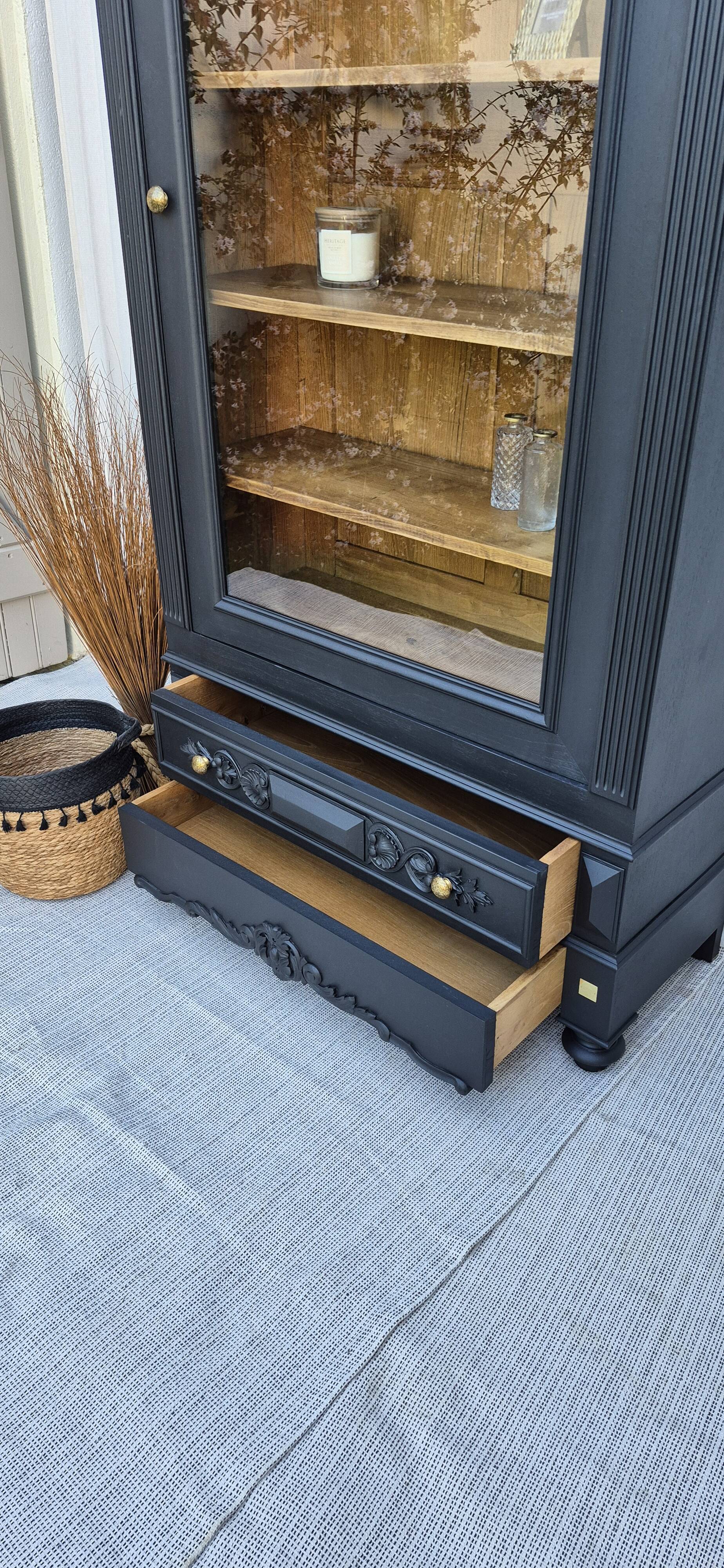 Glass-fronted dresser