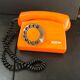 Téléphone vintage orange