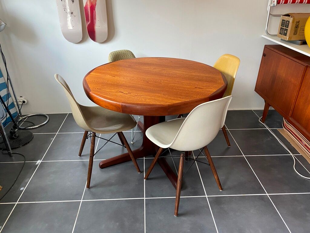 Scandinavian type extendable round table in teak and teak veneer year 1960