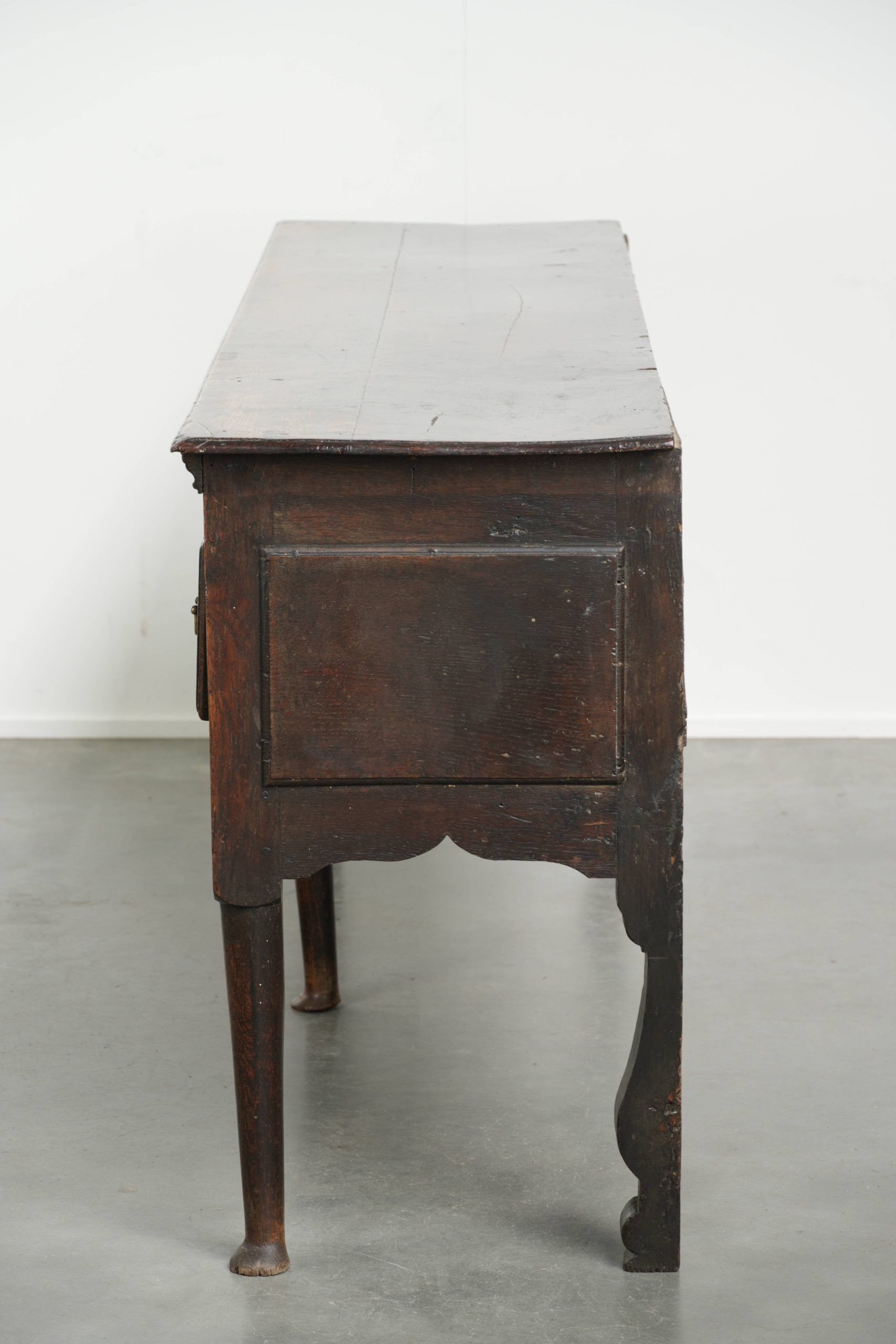 English antique oak sideboard with 3 drawers from the early 18th century