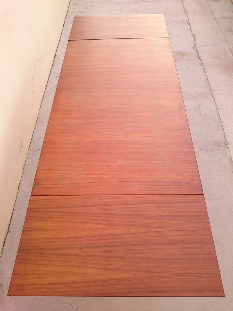 Scandinavian table in teak with  extensions