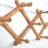 Wall accordion coat holder