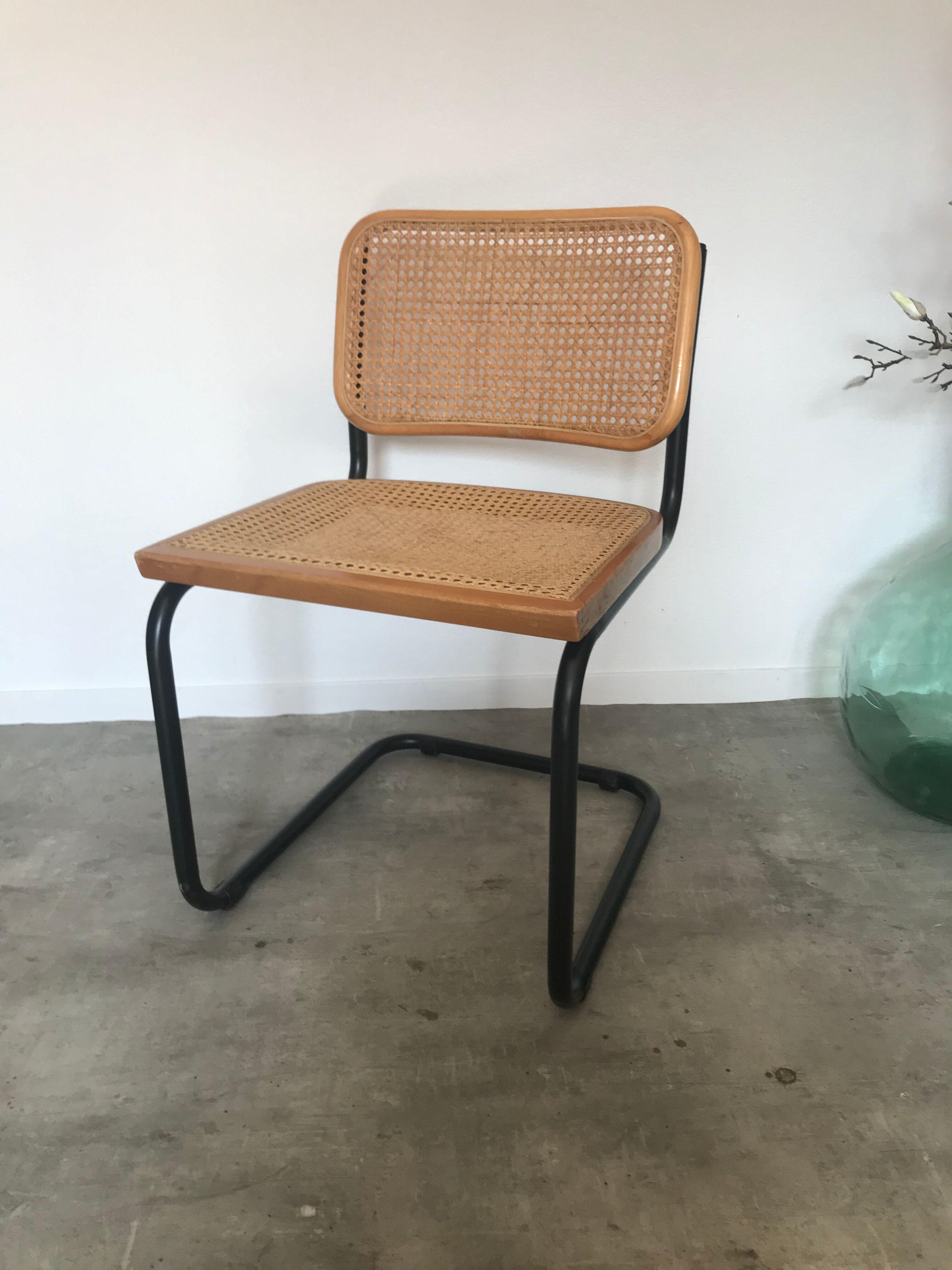 Chaise Breuer B32 noire hêtre