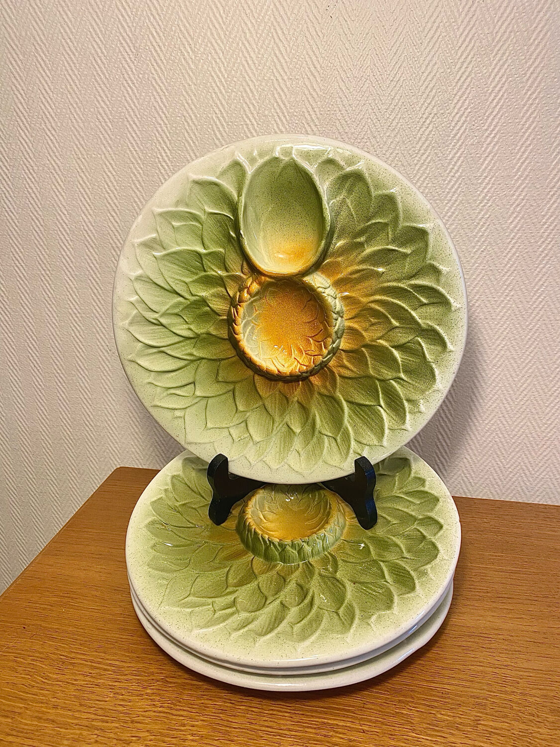 Vintage artichoke plates in majolica