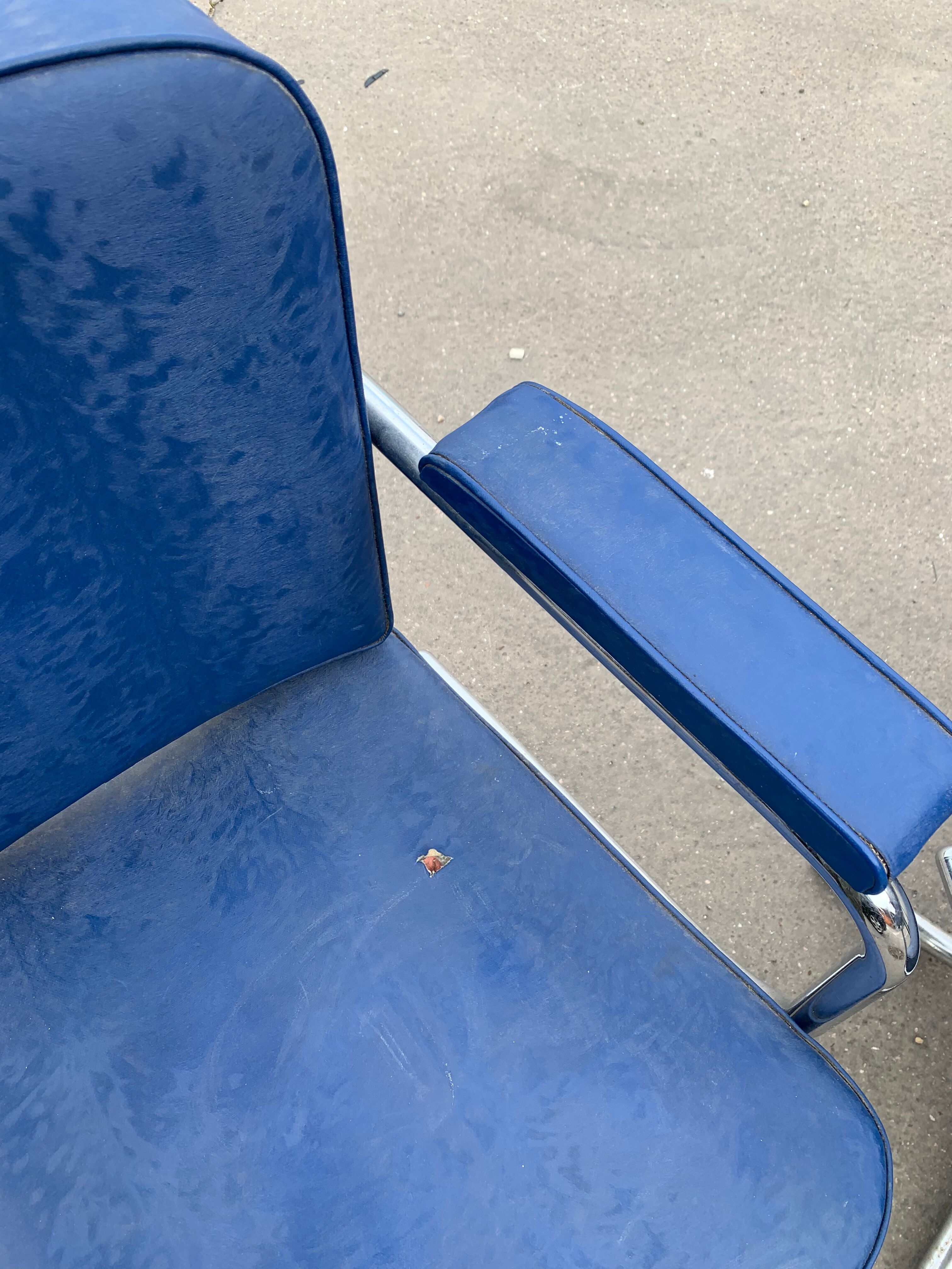 Set of 2 hairdresser's chairs