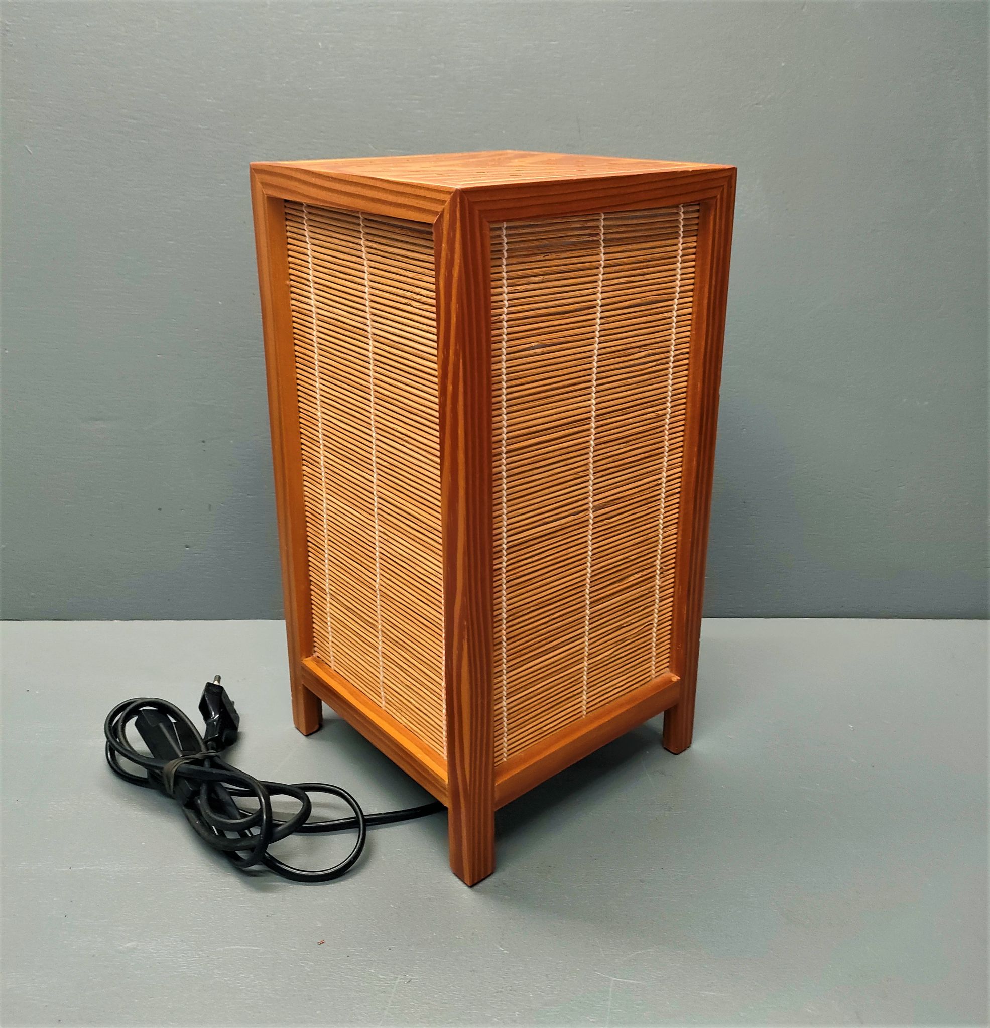 Tarogo Shoji living room lamp in wood and bamboo reeds Japan 80s