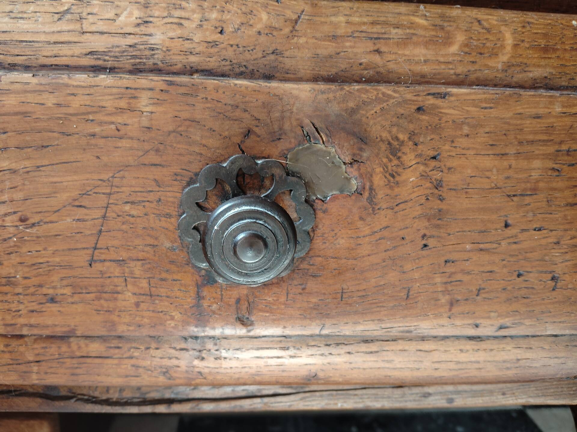 Rustic oak coffee table – Apothecary spirit – 19th century