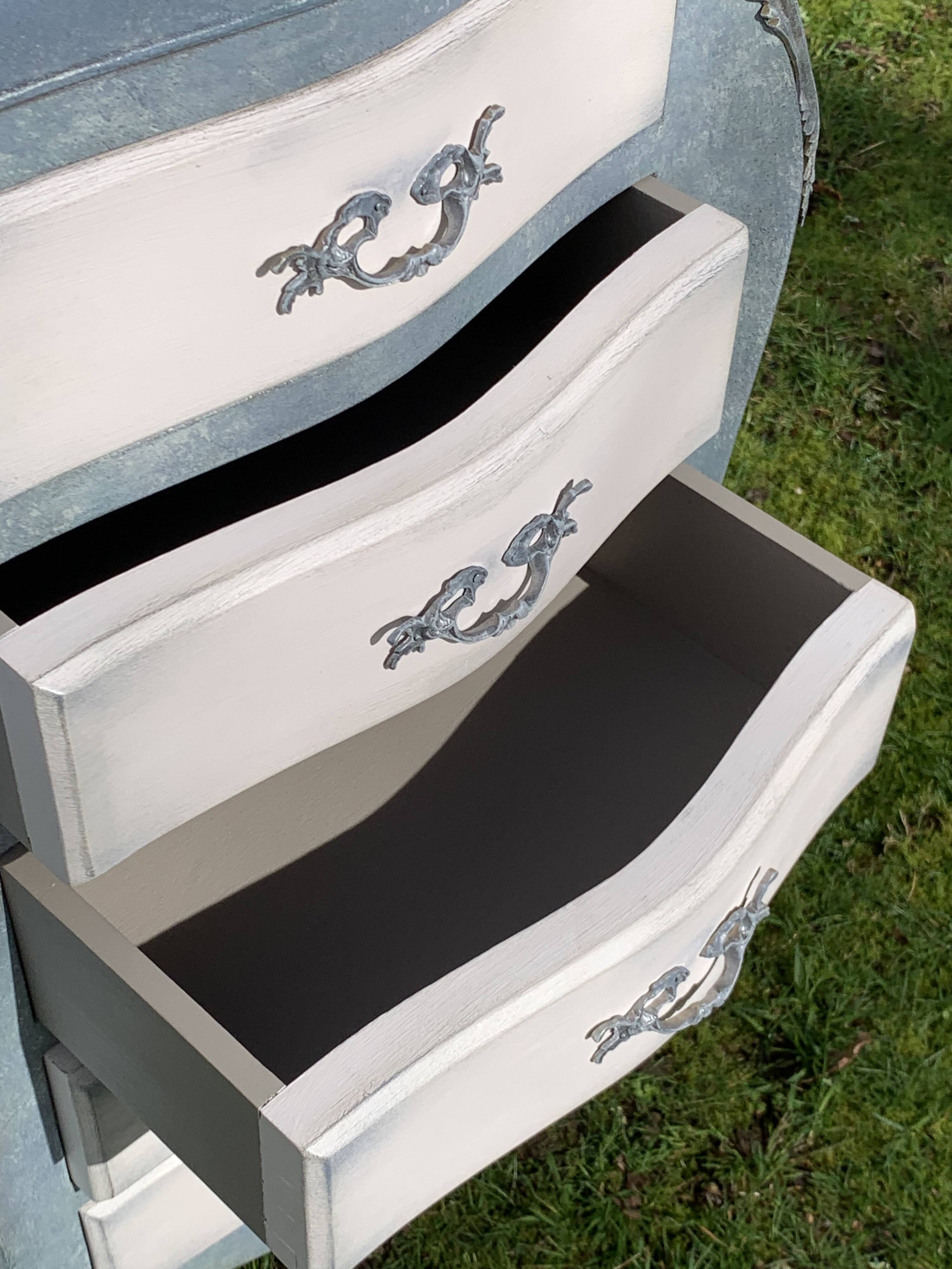 Chest of drawers