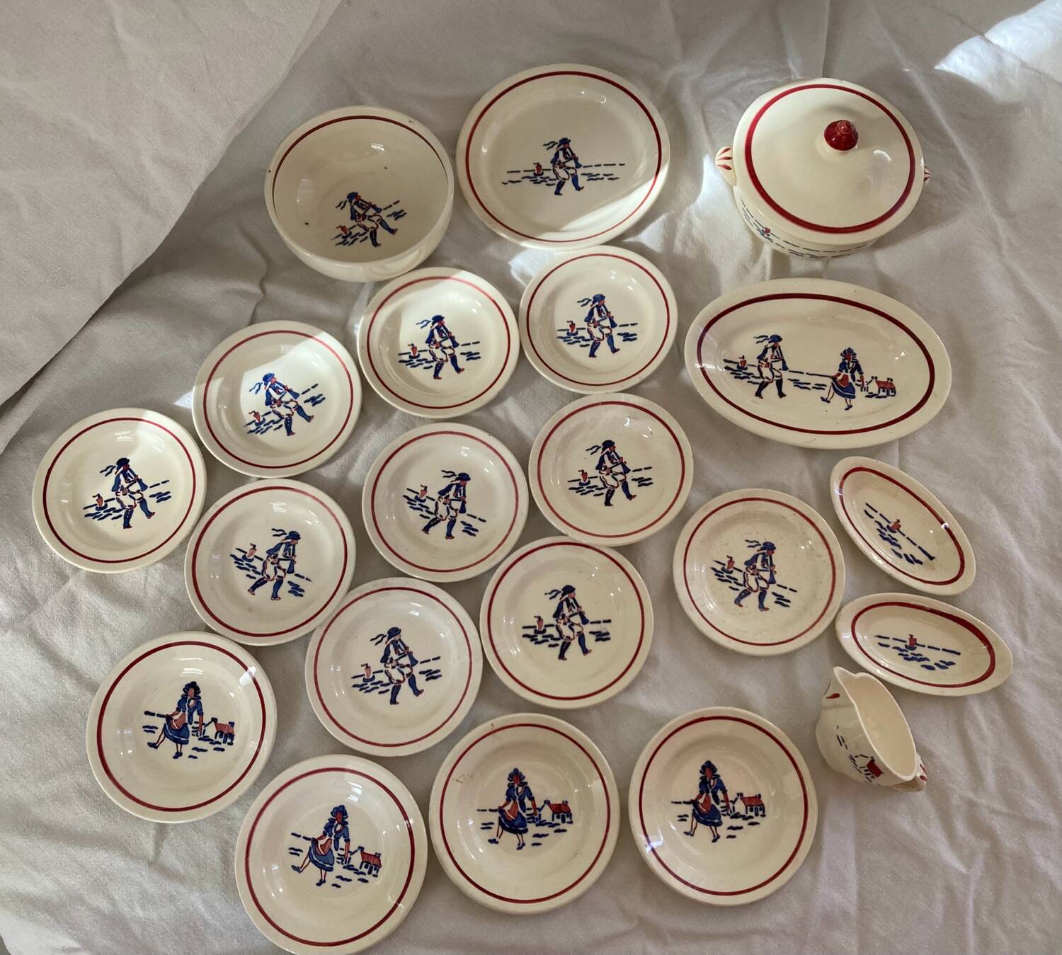 Dinette Creil and Montereau Breton decor 1900