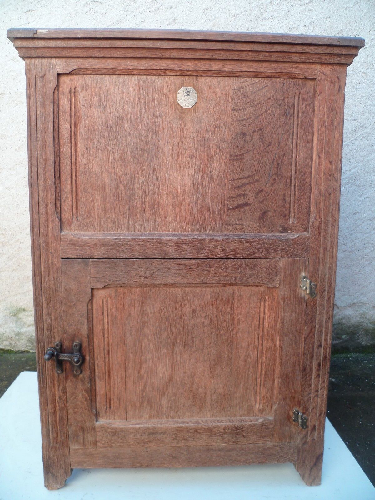 Furnished cooler of profession trade brewery in late XIX century oak bar