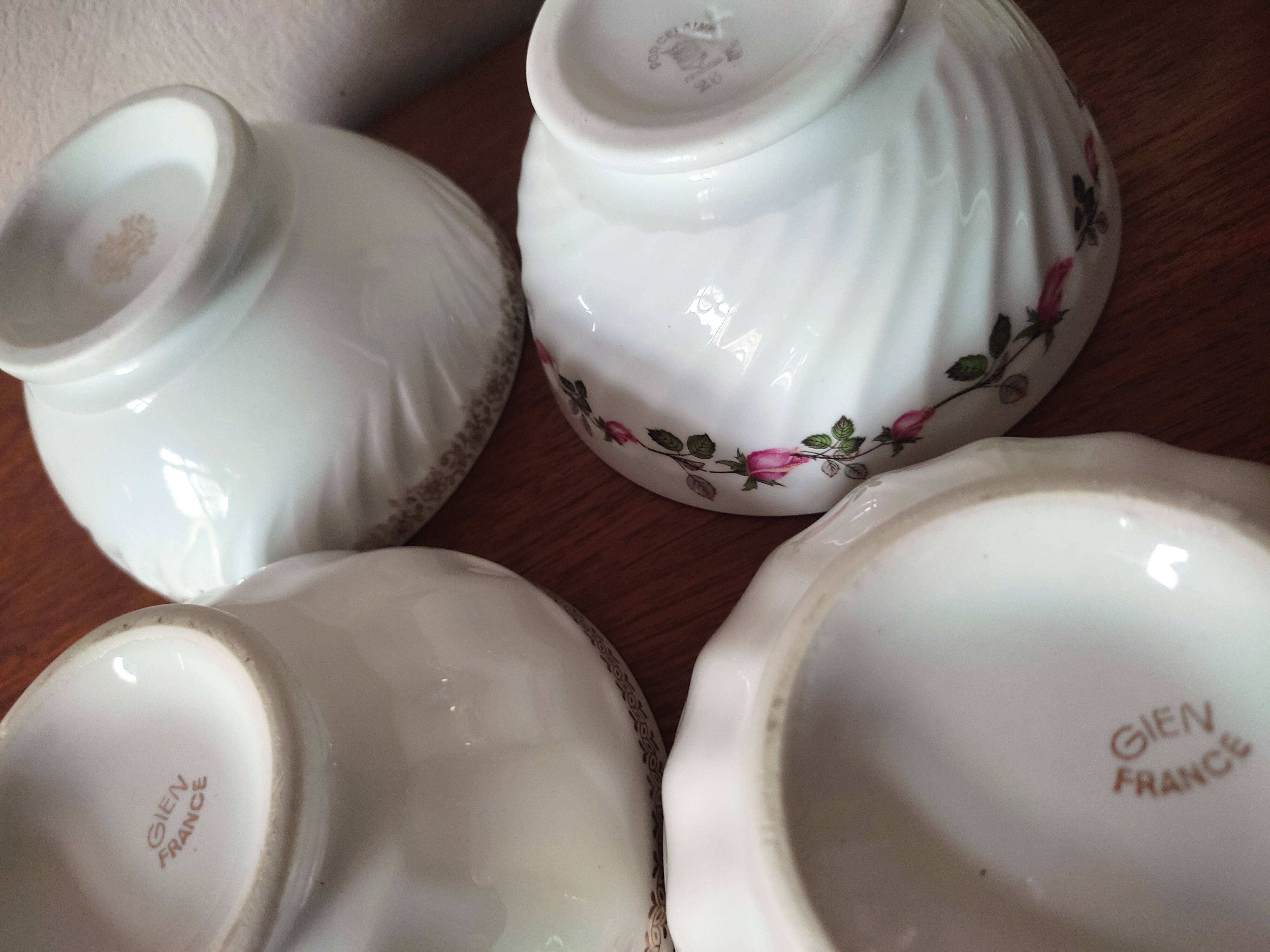 Set of 12 mismatched porcelain bowls