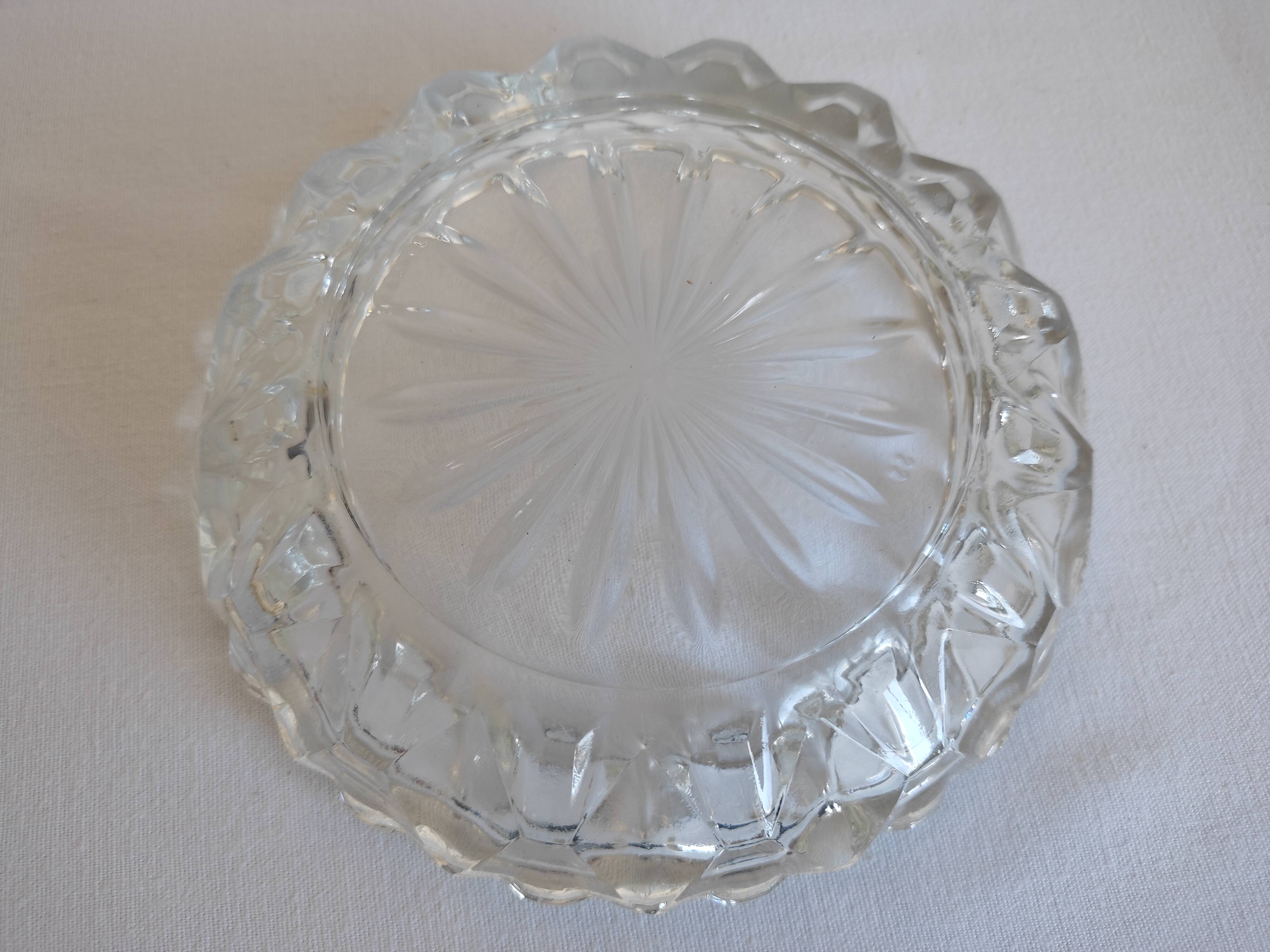Round glass ashtray