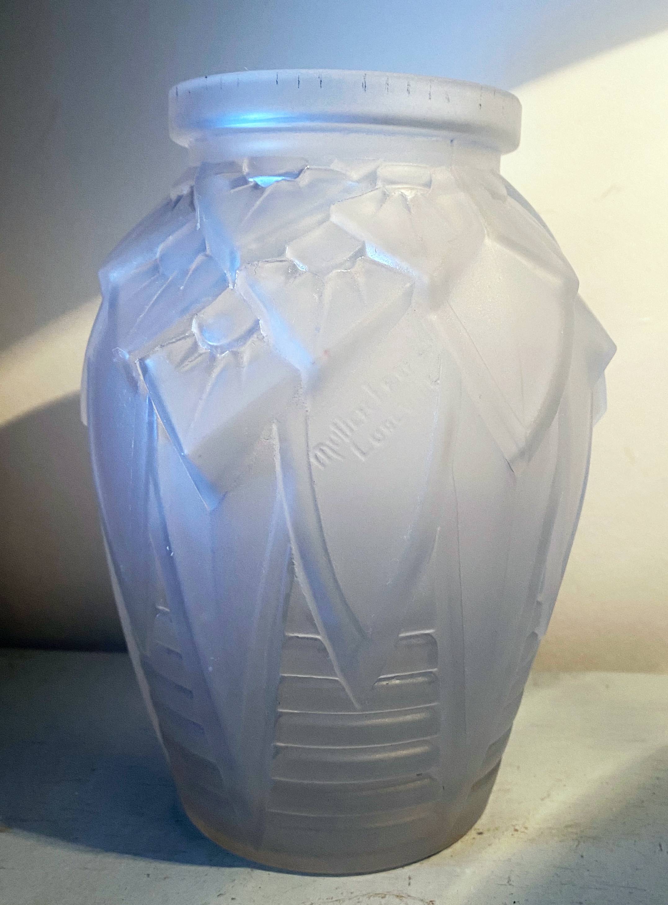 Vase années 30 Art Déco signé Muller Frères Luneville fleurs stylisées