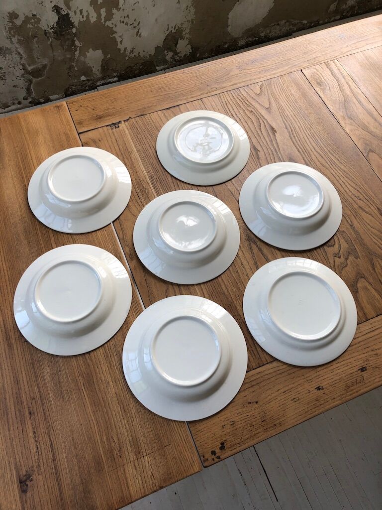 7 "lily" dessert plates