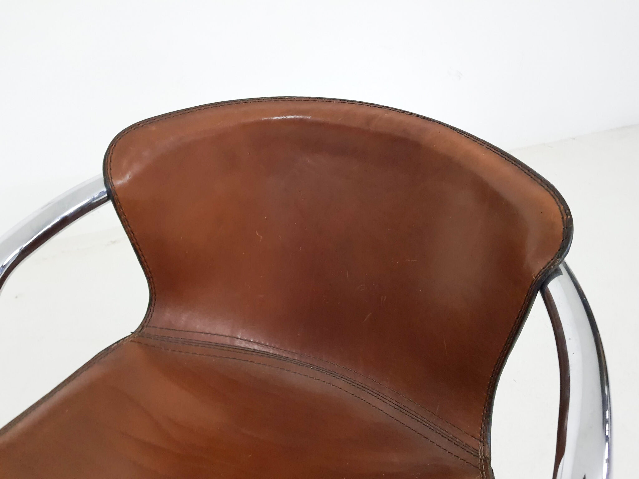 Fauteuil en cuir brun pour Cidue, Italie
