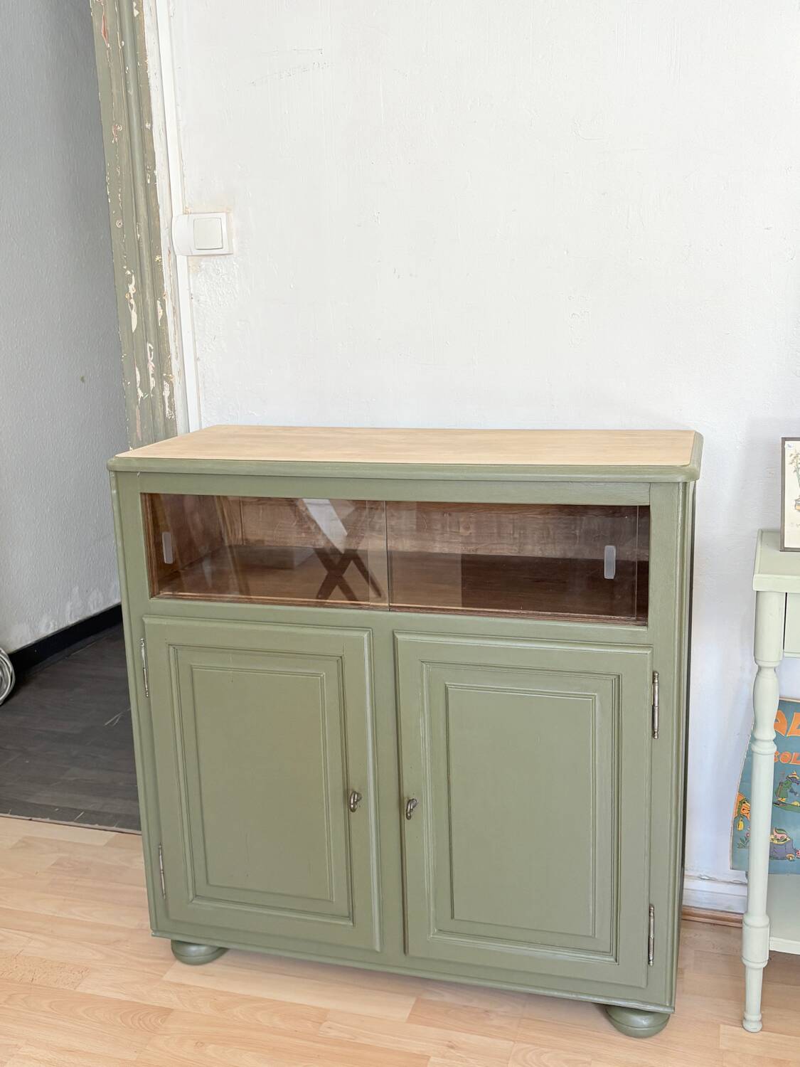 Petit buffet parisien vert muséum