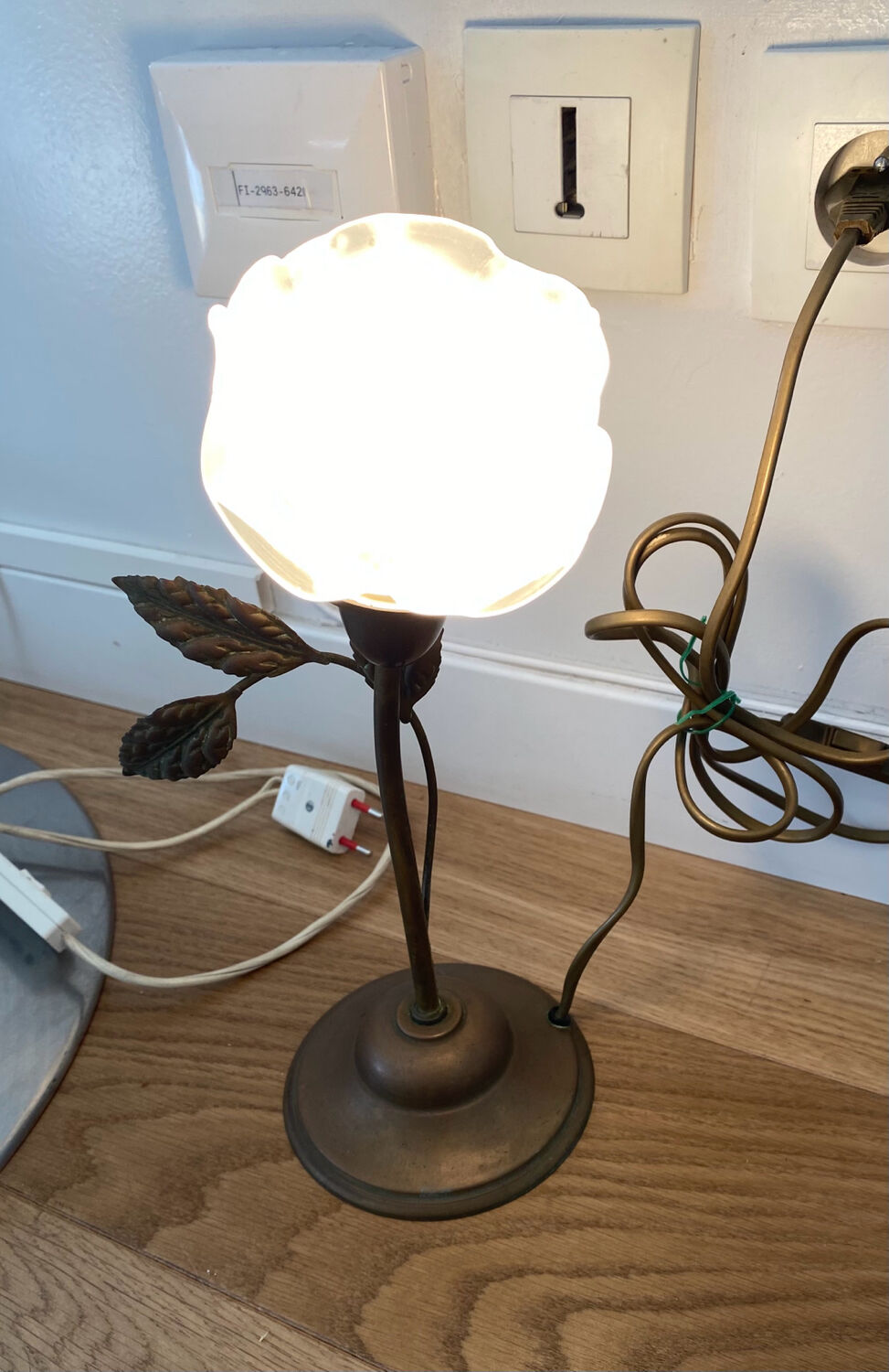 Lamp tulip flower brass glass vintage design old light