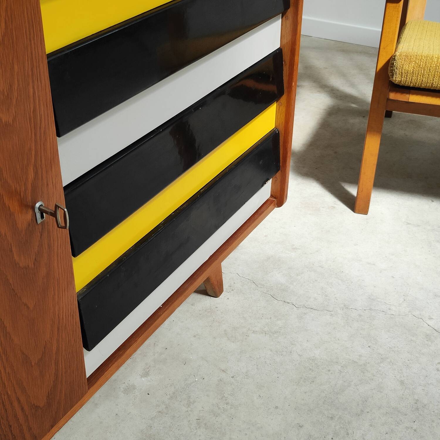 Buffet U458 jaune par Jiri Jiroutek pour Interier Praha 1960