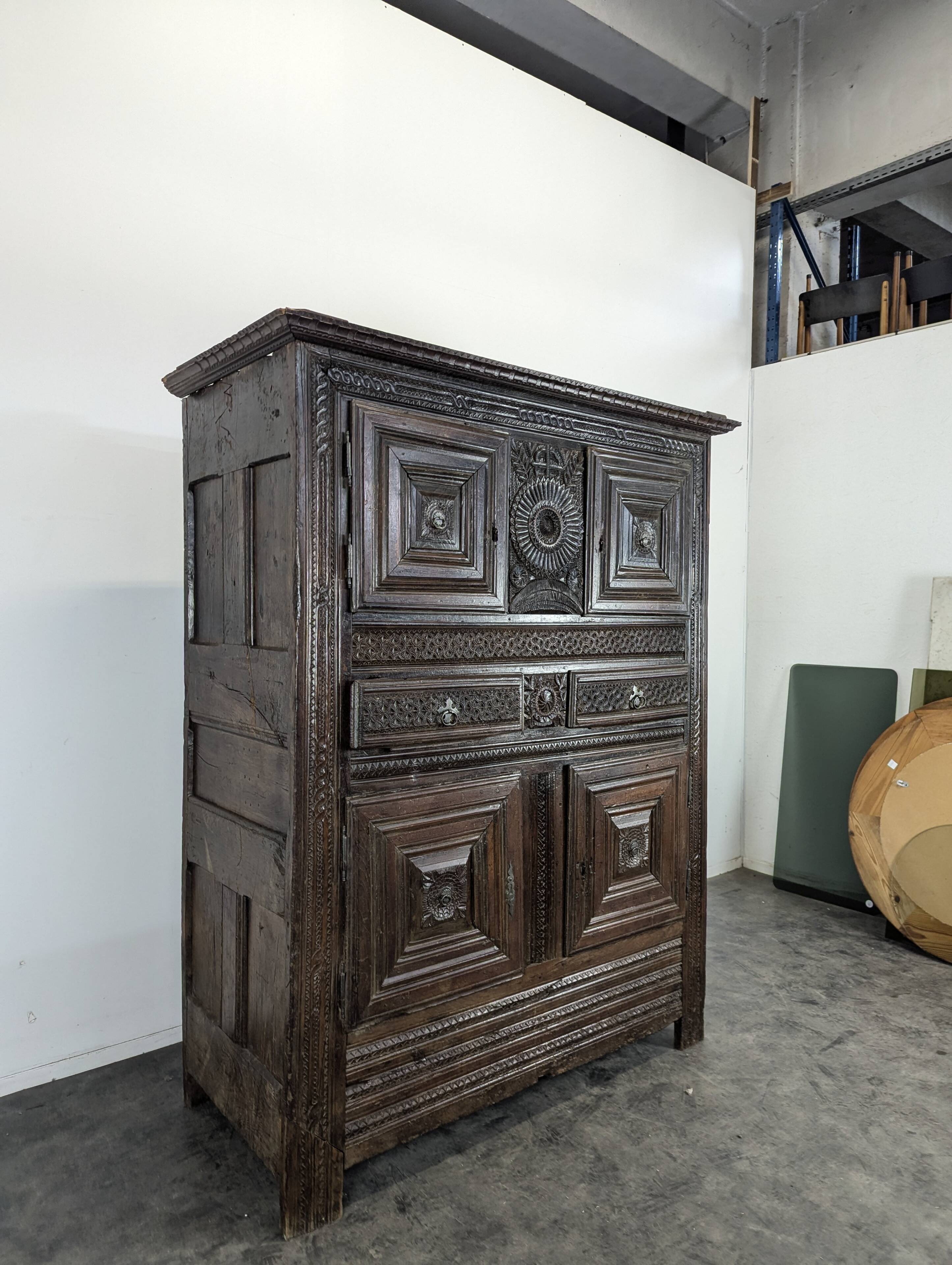 Buffet from the 17th century, Popular Art from the Auvergne region.