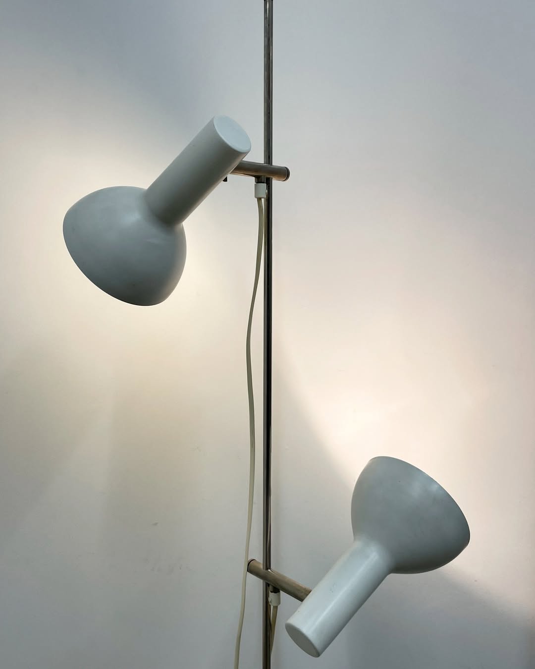 Swiss floor lamp with 2 white spots
