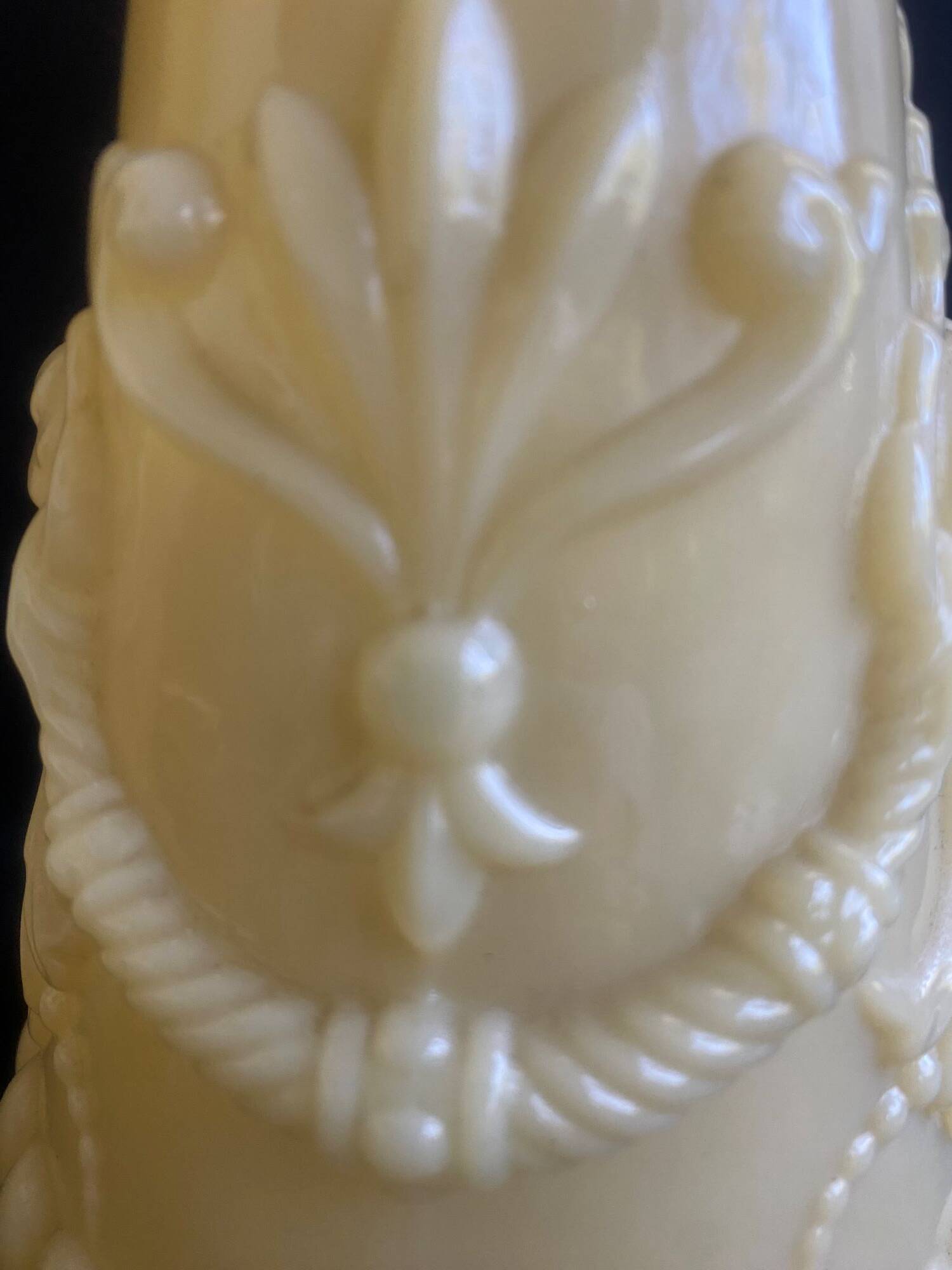 Pair of vintage Vierzon beige opaline vases