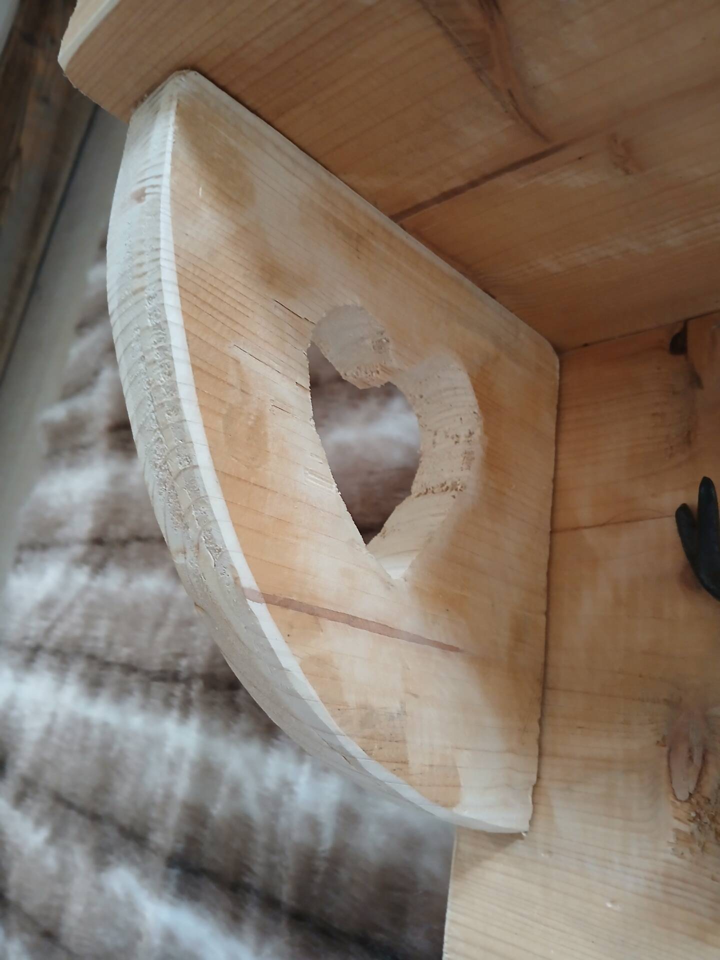 Étagère murale en bois brut