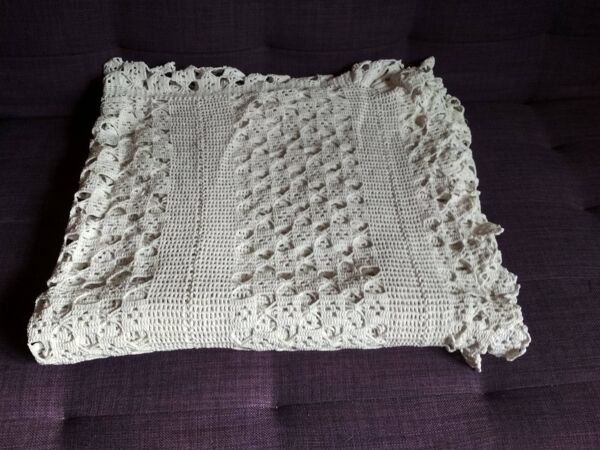 Dessus de lit  en coton blanc  point crochet à la main