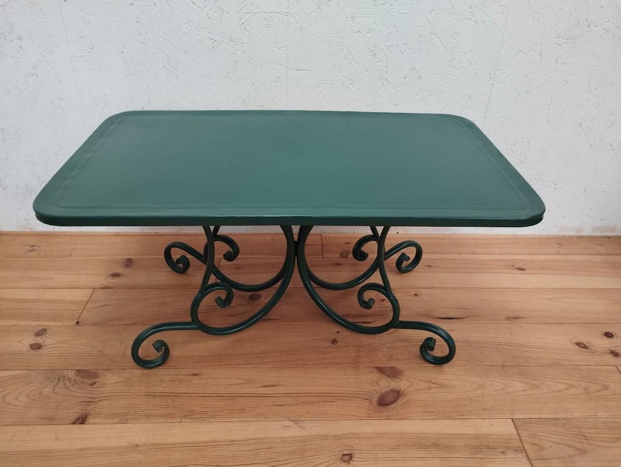 Garden coffee table