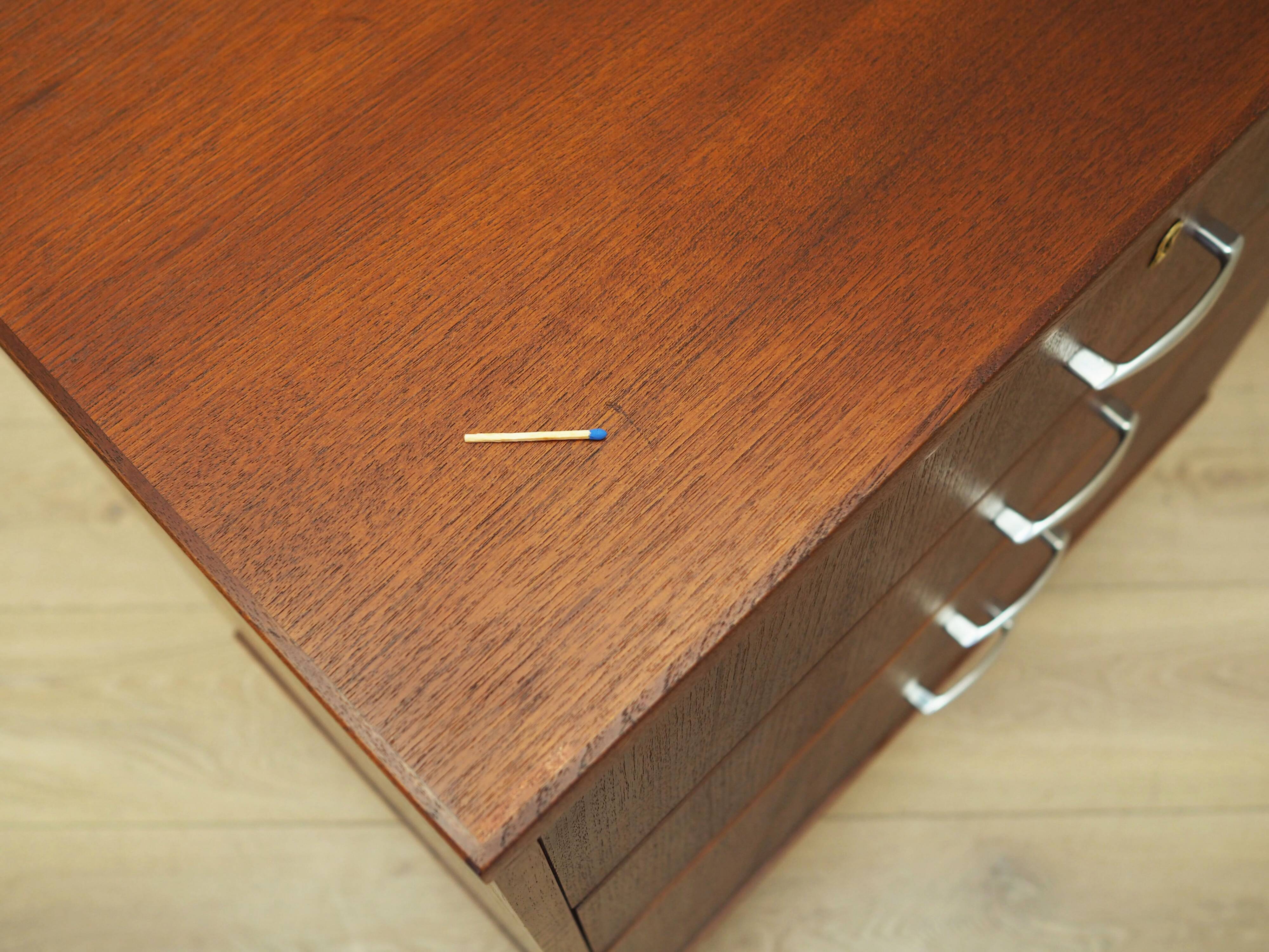 Commode en teck, design danois, années 1970, production : Danemark