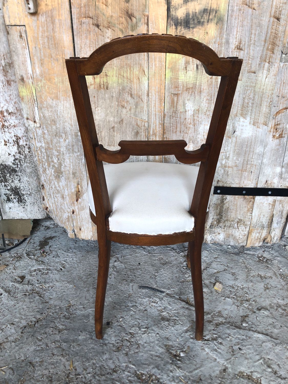 Chair style louis xvi carved wood & vintage white fabric