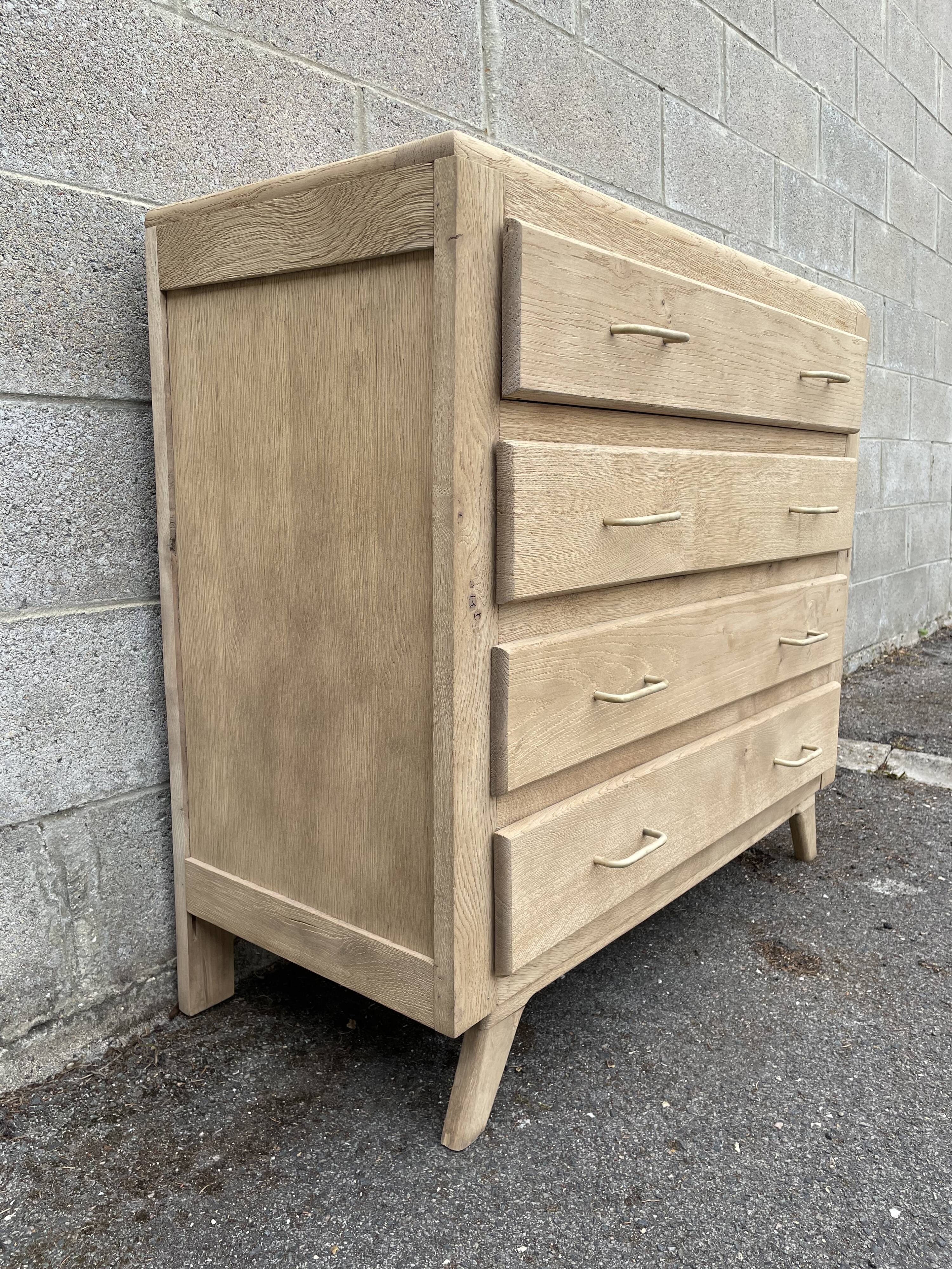 Commode vintage à 4 tiroirs aérogommée