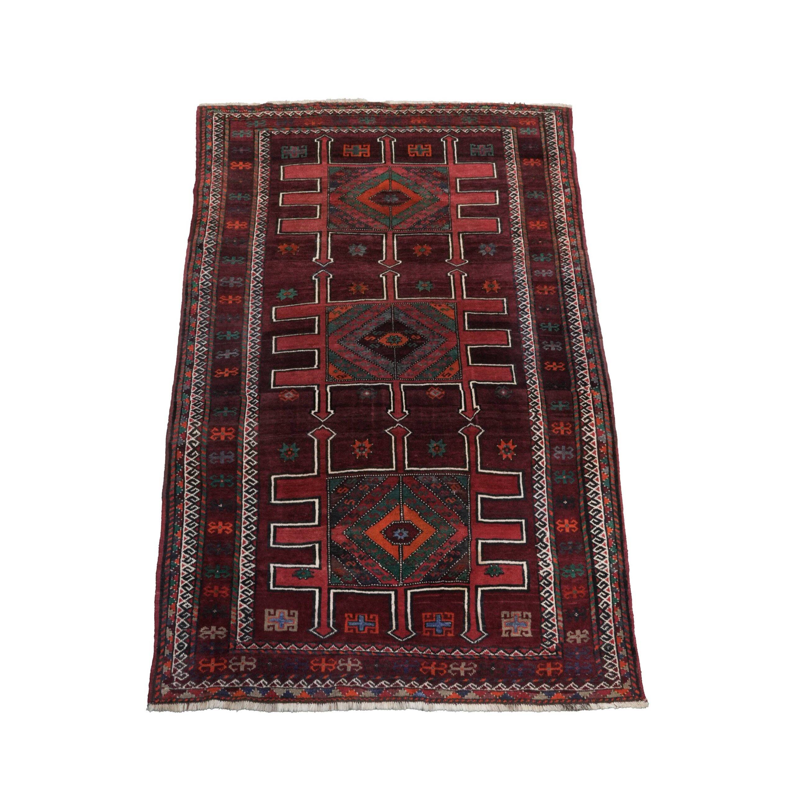 Hand-knotted rug of 308x210cm in oriental style with mainly red colours