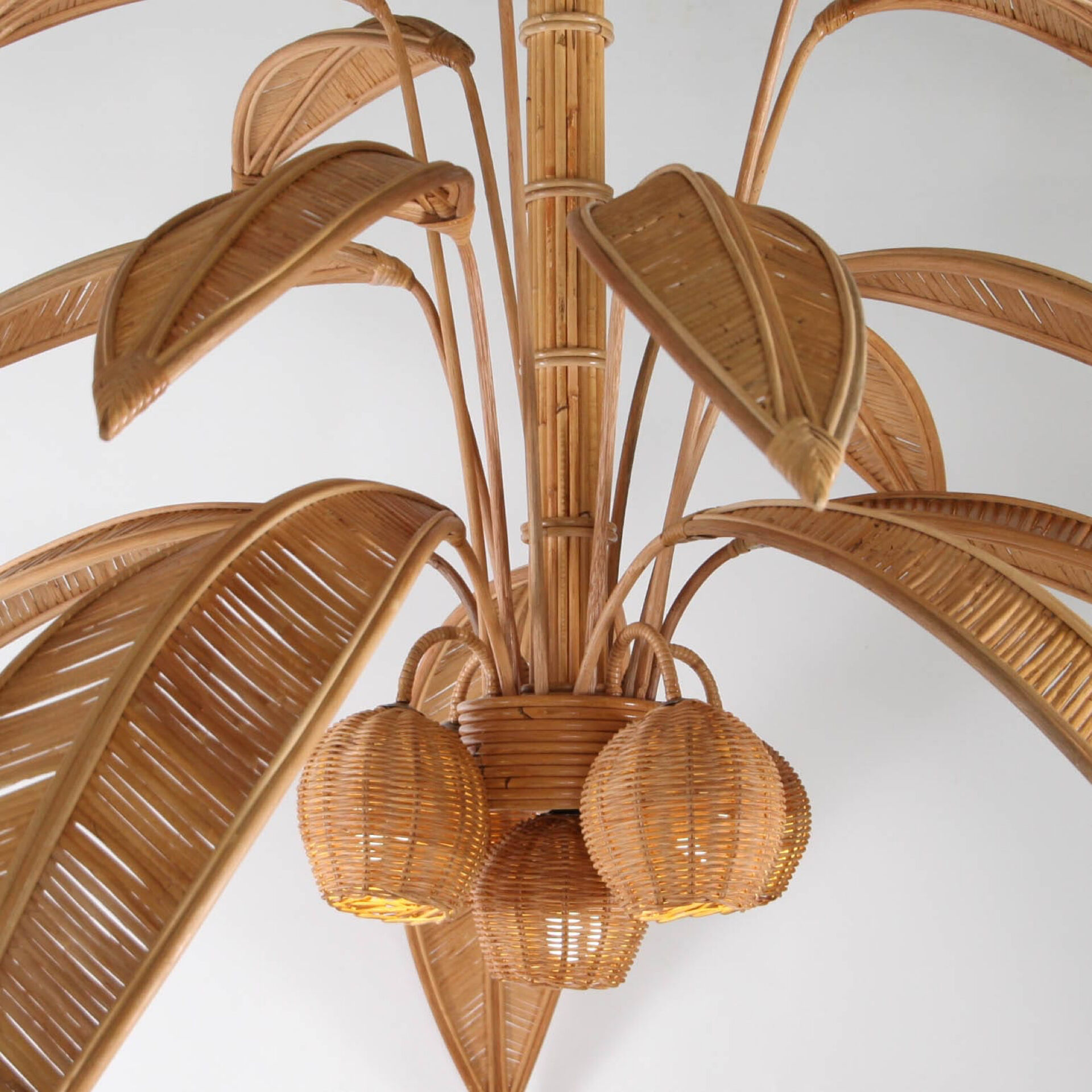 Grand lustre « cocotier » « palmier » en rotin