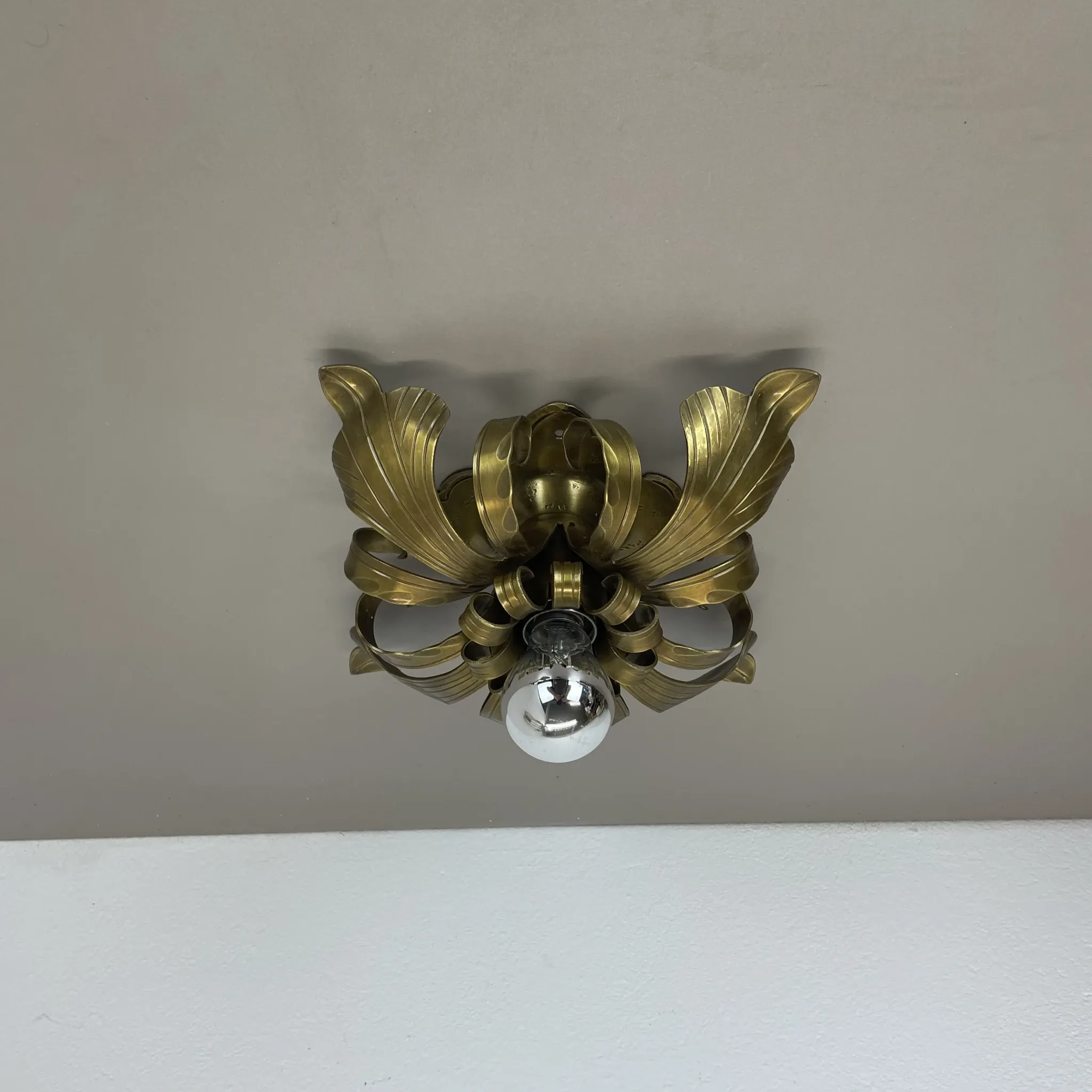 Rare 24 cm Large Theatre Ceiling Light in Gold-Coloured Brass in Florentine Leaf Style, Italy, 1970s