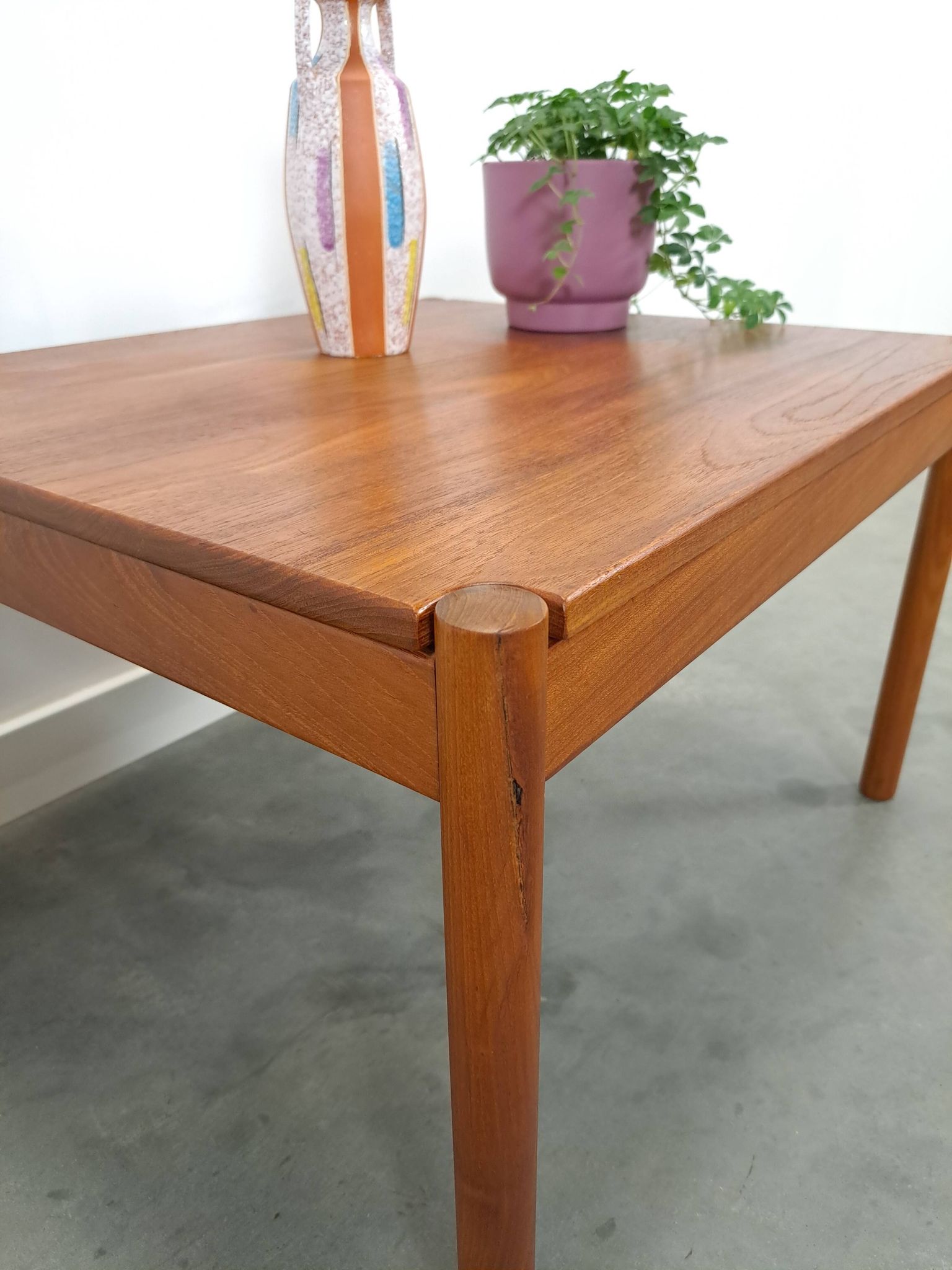 Vierkante Deense teak salontafel Magnus Olesen met ronde poten, nr.2