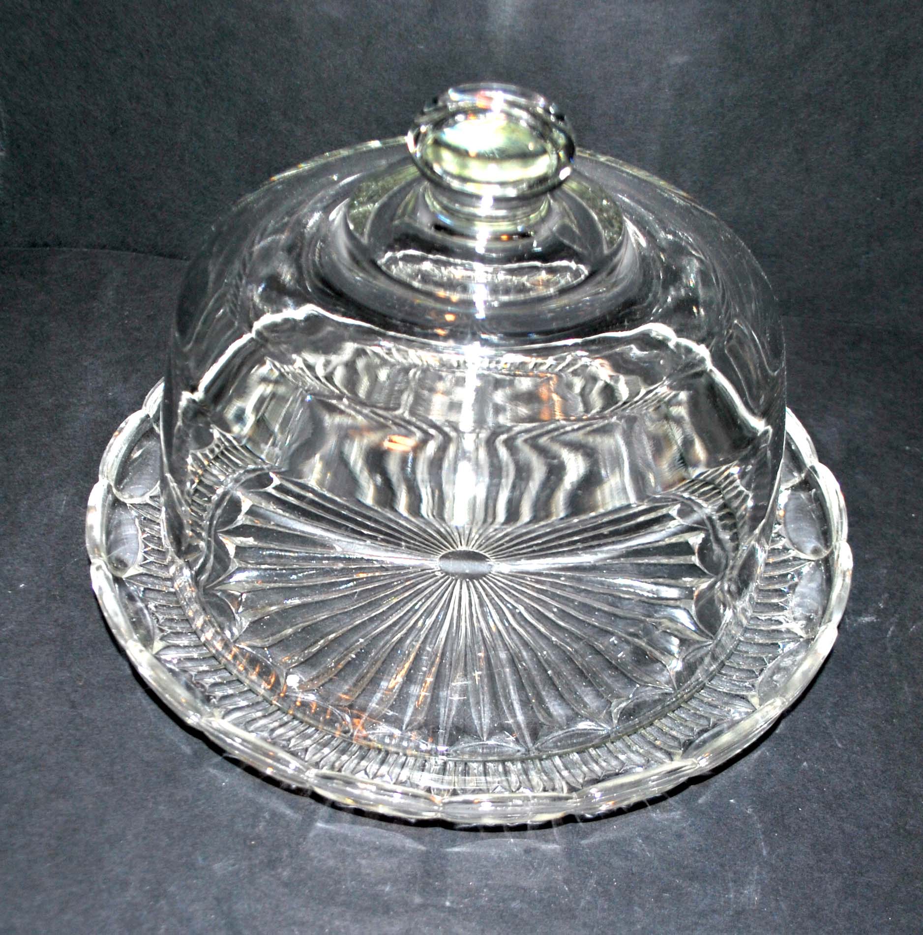 Vintage molded glass cheese bell and presentation plate 16cm