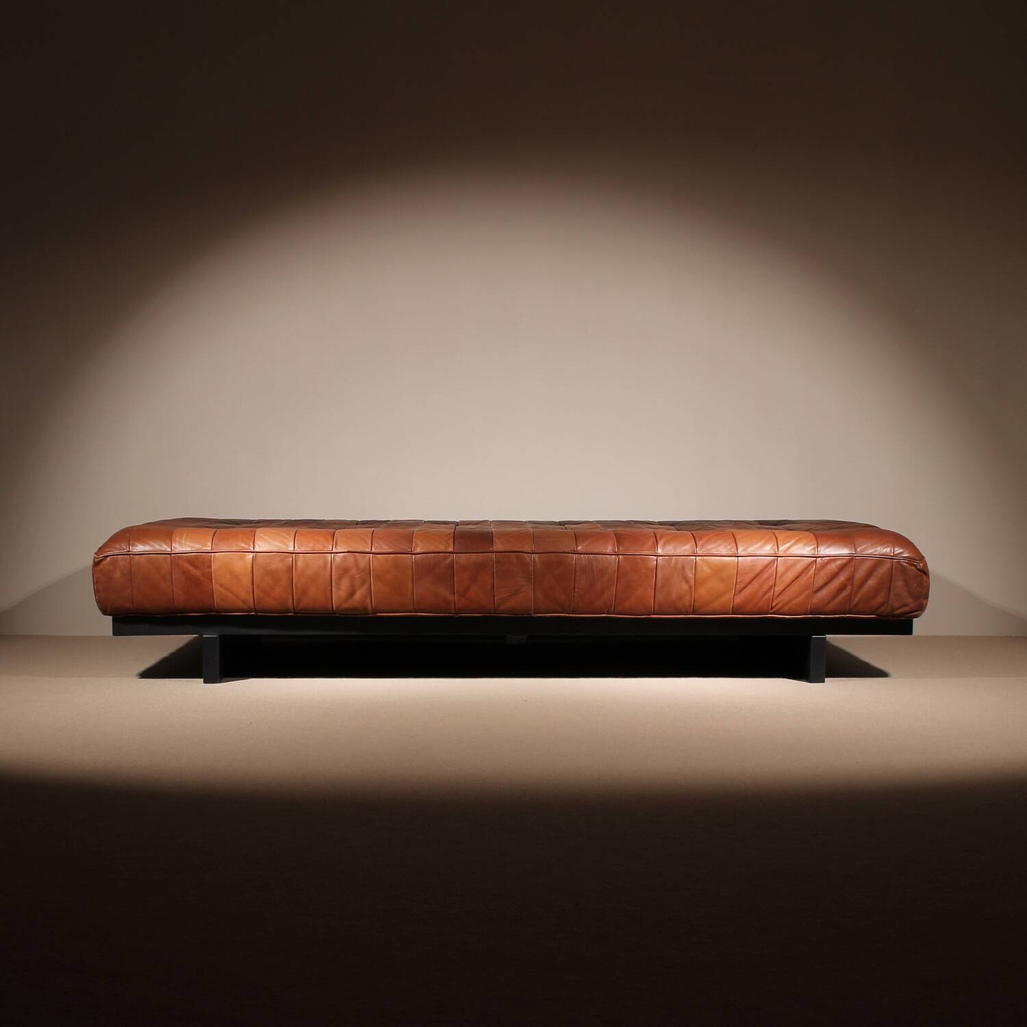Lit de jour 'DS-80' en cuir patchwork cognac par De Sede, Suisse