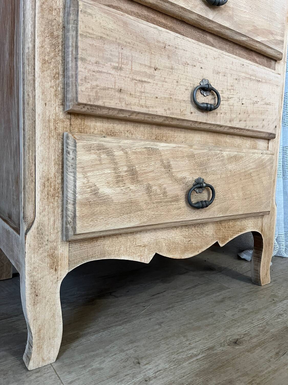 Chest of drawers