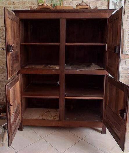 Rustic two-body buffet from the 17th century.