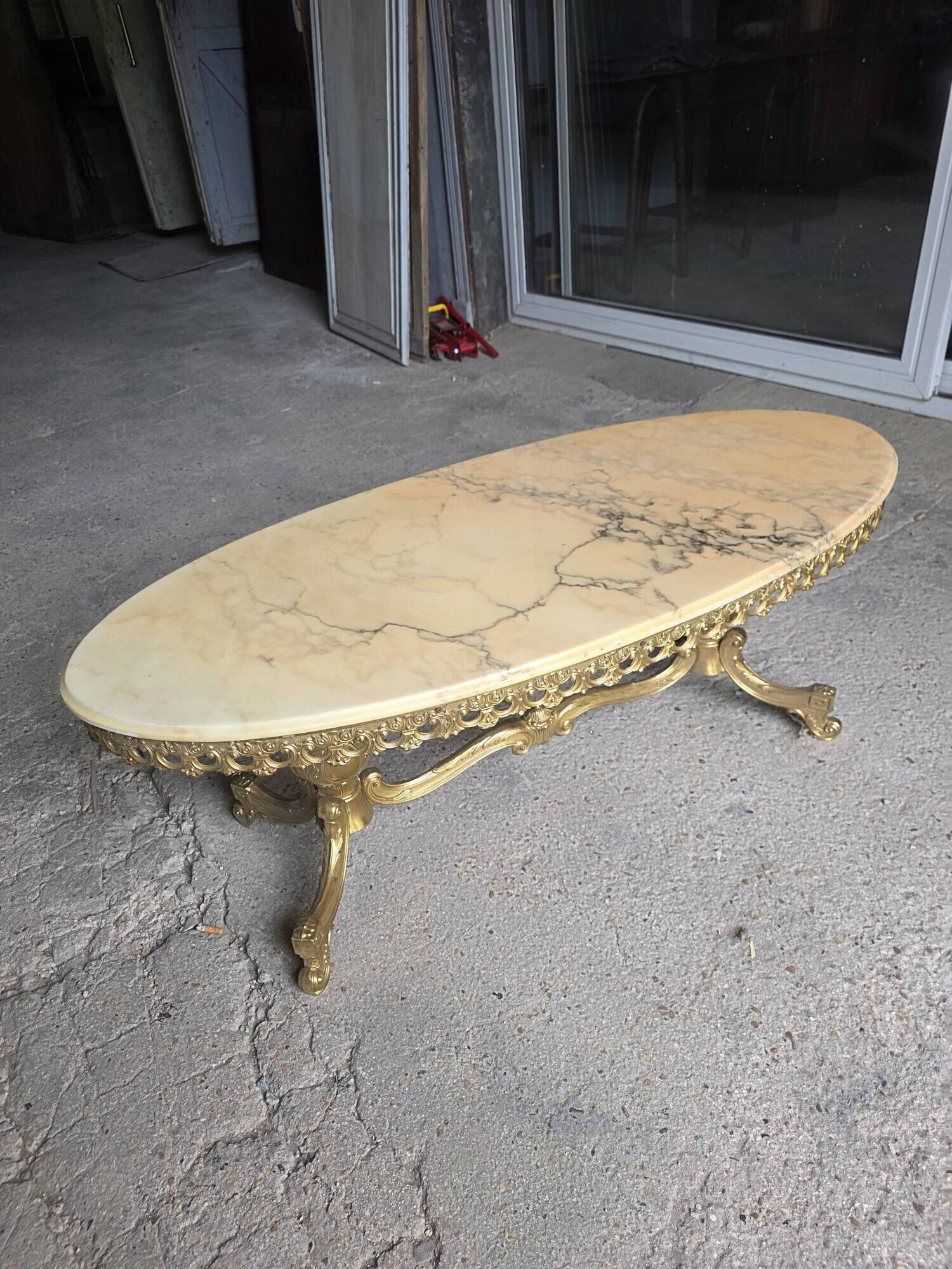 Table basse en bronze et marbre années 1960