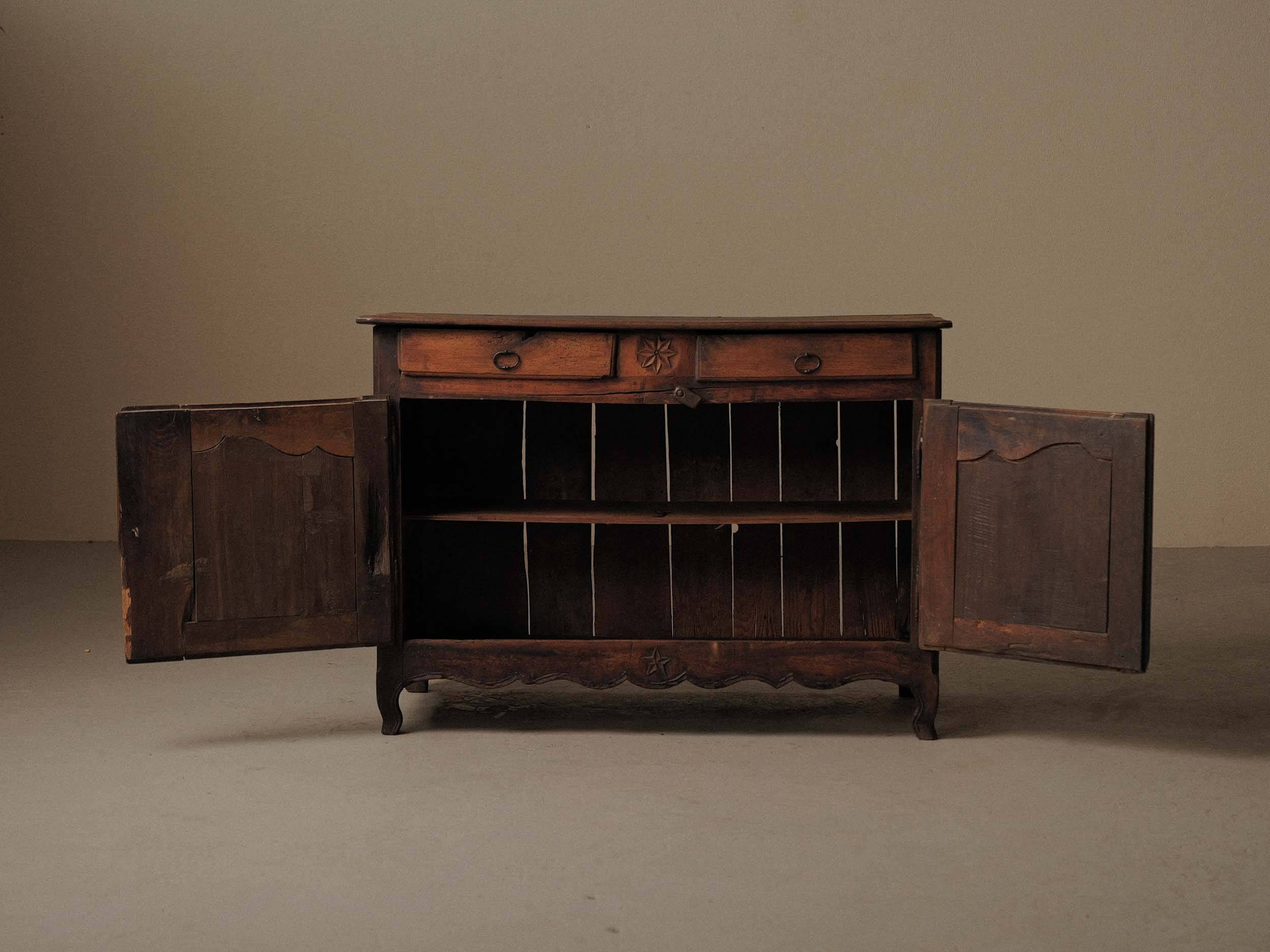 Country buffet in solid wood, Auvergne, 19th century