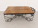Table basse ancienne en bois massif avec porte-bouteilles intégrés