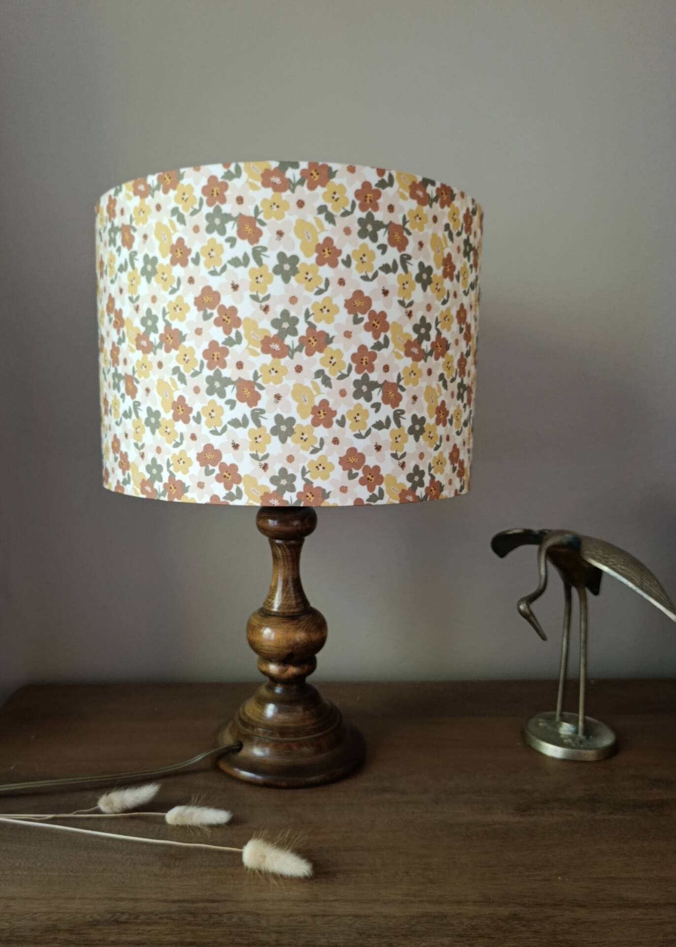 Vintage lamp | retro floral charm & turned solid wood base