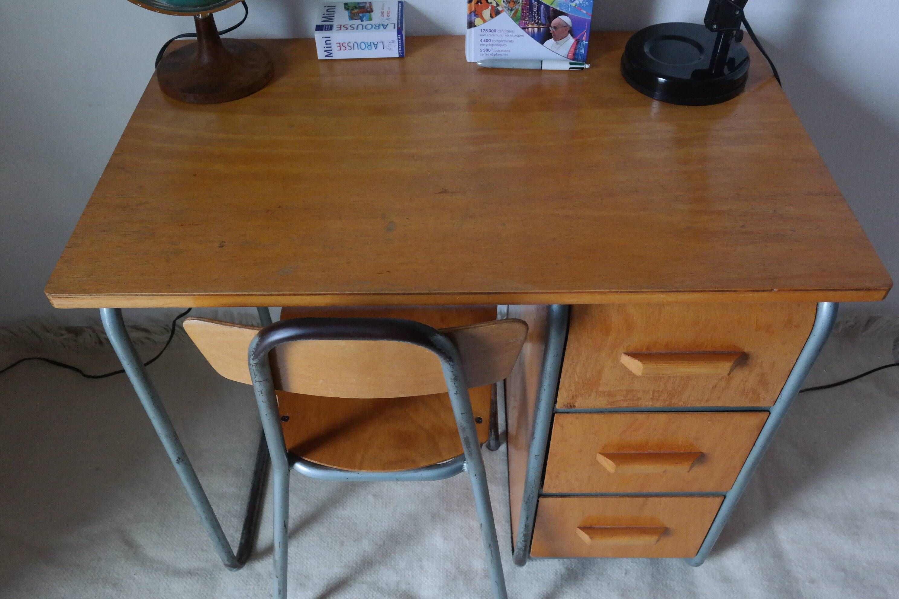 Bureau d'écolier et chaise vintage métal et bois clair