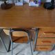 Bureau d'écolier et chaise vintage métal et bois clair