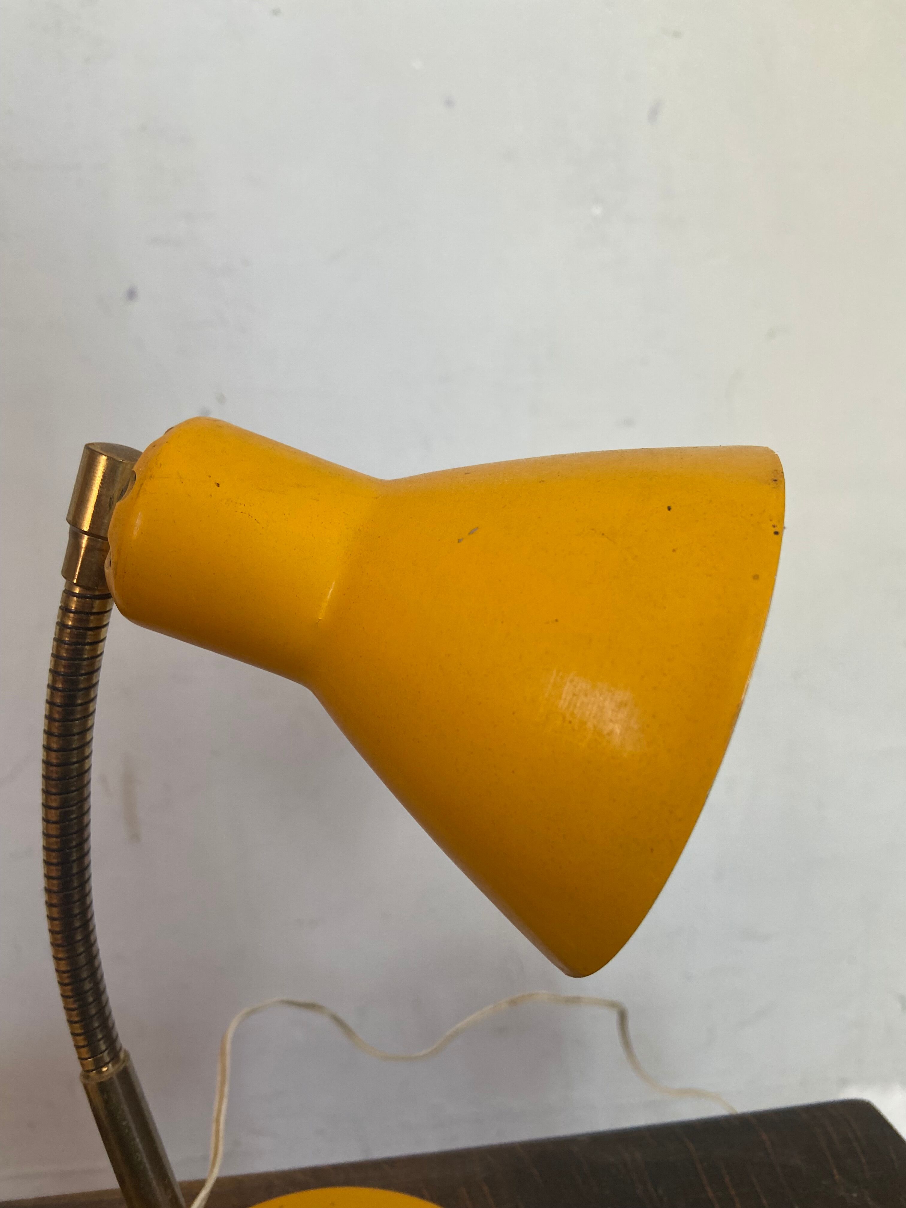 Table lamp années 60 in sheet metal yellow